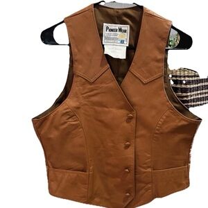 VTG! Genuine Leather Pioneer Wear Tan Vest. Made in USA Size 42